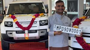 இவங்கள மாதிரி ஆட்கள் ஜெயிக்கறத பாத்தா நாமலே வெற்றி பெற்றத போல இருக்கு! தன்ன விட உயரமான கார வாங்கி அசத்திட்டாரு