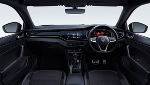 ஒரு நாளுக்கு 60 பேர் இந்த காரை வாங்குறாங்க! அப்படி இந்த கார்ல என்னதான் இருக்குது தெரியுமா? 