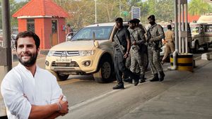 ராகுல் காந்திக்கு கொஞ்சம் ஓவர் ஆசை தான்... 10 வருட பழைய காருக்கு இத்தனை லட்ச ரூபாயா?