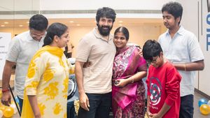 சிவகார்த்திகேயனின் அக்காவை எத்தனை பேர் பார்த்திருக்கீர்கள்? குடும்பமாக சேர்ந்து வாங்கிய விலையுயர்ந்த கார்!!