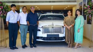 ரோல்ஸ்-ராய்ஸ் காரை வாங்க கூப்பிட்ட உடனே சென்னை வந்த கேரள தொழிலதிபர்! வைர வியாபாரியின் குடும்பம்!!