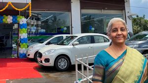 ஏழைங்க ஒரு பழைய காரை கூட வாங்கீர கூடாதுனு நினைக்கறாங்களா? இதுக்கு பேசாம நடந்துதான் போகணும்னு நேரா சொல்லீரலாம்!