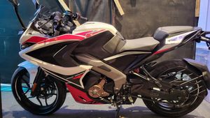 இளைஞர்களை இனி கையிலேயே பிடிக்க முடியாது... பஜாஜ் பல்சர் பைக்னு சொன்னால் நிறைய பேர் நம்ப போறது இல்ல!!