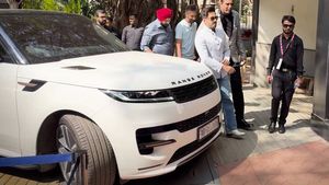 வெறும் 50 கோடி போட்டு 875 கோடி எடுத்துட்டாங்க! ஊரையே மிரள விடும் விலையில் புது கார் வாங்கிய பிரபல நடிகர் தம்பி