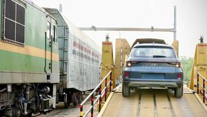 இப்போது எல்லாம் லாரிகளில் கார்களை பார்க்க முடியாததற்கு இதுதான் காரணம்... எப்படியெல்லாம் யோசிக்குறாங்க!!