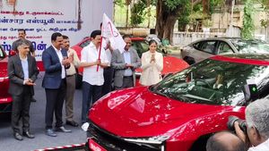 சென்னையில் முதல்வர் ஸ்டாலின் முன்பு நடந்த அதிசயம்! டிரைவரே இல்லாமல் தானாக பார்க் செய்த மஹிந்திரா கார்