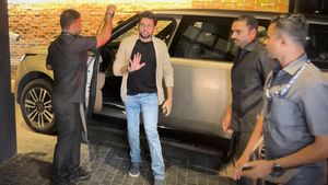 ஒரு காலத்துல மொத்த ஸ்டேட்டையும் அடக்கி ஆண்டவர் பையனா இது! மூனே கால் கோடி ரூபா கார்ல ஹீரோ மாரி வந்து இறங்கறாரு!