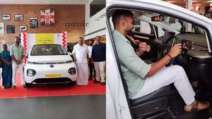 ஓய்வு பெற்ற பிறகுதான் எல்லாம் கை கூடுது! 10 லட்ச ரூபாய் காருடன் நிற்கும் இவரை மொத்த இந்தியாவுக்கும் தெரியும்