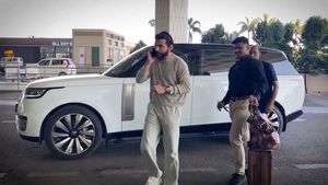 மாநிலத்தையே ஆண்டவரின் பேரனை வளைத்து போட்ட தமிழ் நடிகையின் மகள்! புதுசா வாங்கன காரோட விலையே 6 கோடி ரூபாயா!