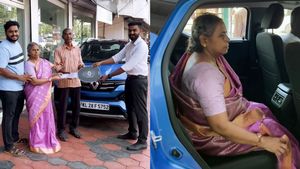 தாய், தந்தையை மனம் குளிர வெச்சிட்டாரு! இன்ஸ்டாகிராம் நோண்டிட்டு இருந்தவர் இப்போ ரெனால்ட் கார் ஓனர்