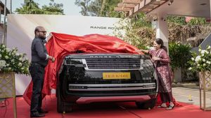 இவரது செல்வாக்கிற்கு வீட்டிற்கே வந்து காரை டெலிவிரி பண்ணி இருக்காங்க! நகை கடை எம்டி என்றால் சும்மாவா