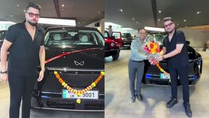 அந்த பிரபல நடிகரின் அக்கா மகனா இது? மஹிந்திரா எப்போ காருக்கு புக்கிங் துவங்குனு காத்துக்கிடந்தார் போல!!