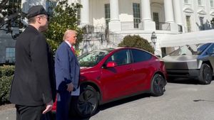 வெள்ளை மாளிகையை கார் விளம்பர மேடையாக மாத்திட்டாரே இந்த டிரம்ப்.. அமெரிக்கர்கள் மட்டுமல்ல இந்தியர்களும் ஷாக்!