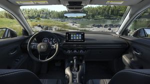 குடும்பத்தோட பயணிக்க அதிக மைலேஜ் தரும் கார் வரப்போகுது! விலை மட்டும் தான் கொஞ்சம் உதைக்குது!