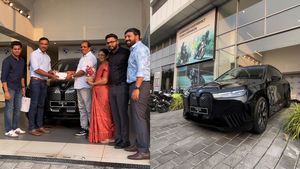 புதுசா கார் வாங்க குழந்தை போல் அவரே ஷோரூமுக்கு வந்துட்டாரா? எவ்வளவு பெரிய மனிதராக இருந்தாலும் இதை அடக்க முடியல