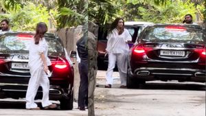 ஒரு காலத்துல தமிழ்நாட்டை கலக்கிய நடிகையின் சொந்தம்! வயிற்றில் குழந்தையுடன் காஸ்ட்லி காரில் வந்த வீடியோ வைரல்