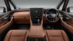 ஒரு கோடி ரூபாய் காரை ஒரே வருஷத்துல இ்வ்வளவு பேர் வாங்கிட்டாங்களா? வாங்குனது பாதி பேர் பிரபலங்கள் தான்! 