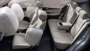 35 கி.மீ மைலேஜ் தரும் காரா? வள்ளல் மாதிரி மைலேஜை வாரி வழங்கும் டாப் 5 கார்கள் இது தான்!