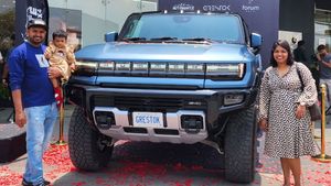 நம்ம ரோடுகளுக்கு வேற லெவலில் இருக்கும்!! பணத்தை தண்ணி போல செலவழிச்சி இந்தியா கொண்டுவரப்பட்ட கார்!!