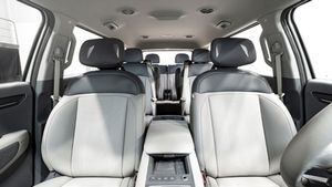 561 கி.மீ ரேஞ்ச் தரும் ஆனாலும் இந்த காரை 18 பேர் தான் வாங்கியிருக்காங்க! மத்தவங்க ஏன் வாங்கல தெரியுமா? 