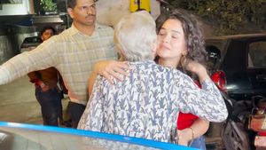 காஸ்ட்லியான காரில் ஏறி சென்றது இவரின் மாமியாரா? அந்த பொண்ண பார்த்ததுமே தெரிஞ்சிருக்கும் உங்களுக்கு