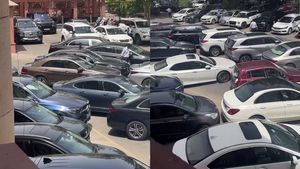 கோடி ரூபாய் செலவு செய்து கார் வாங்கிட்டு நிற்க வைக்க இடம் இல்லை! பரபரப்பான நகரத்திற்குள் இப்படியொரு இடமா?