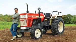 ஐபிஎல் முடியுறதுக்குள்ள தோனியை வளைச்சு போட்ட டிராக்டர் கம்பெனி! முகத்தை காட்டினாலே கோடி கோடியாய் கிடைக்கும்!