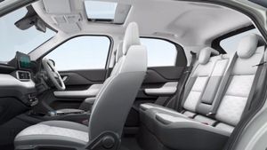 27 கிமீ மைலேஜ் குடுக்கற காரை தர மட்ட ரேட்ல வித்துட்டு இருக்காங்க! சண்முகம் வண்டிய ஷோரூமுக்கு விடு!