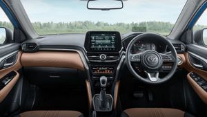 27 கி.மீ மைலேஜ்! குடும்பத்தோட போக ஏற்ற கார்! ரொம்ப கம்மி விலையில் விற்பனைக்கு வந்திருக்குது!