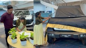 இன்ஸ்டால வீடியோ போட்டு சம்பாதித்தே 73 லட்ச ரூபாய் காரை வாங்கிய பிரபலம்! இவங்க இவ்வளவு சம்பாதிச்சிட்டாங்களா?