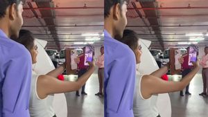 ரசிகருக்கு தன் கையாலயே செல்ஃபி எடுத்து குடுத்தது இவ்ளோ பெரிய ஆளா! சாதாரண டாக்ஸில போனதை நம்பவே முடியல!