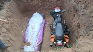 மாணவனின் ஆத்மா சாந்தியடைவதற்காக குடும்பம் செய்த காரியம்! ஒட்டுமொத்த நாட்டையும் கண் கலங்க வெச்சுட்டாங்க!