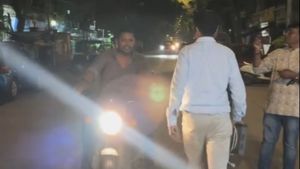 மர்மமான முறையில் உயிரிழந்த நடிகை! ராயல் என்பீல்டு பைக்ல ரகசியமா வந்துட்டு போனது அவங்களா! ரசிகர்கள் அதிர்ச்சி