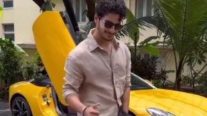 அந்த பிரபல நடிகரின் தம்பியா இது? யார்கிட்டயும் இல்லாத எலக்ட்ரிக் காரில் சுற்றிக் கொண்டிருக்கிறார்!!