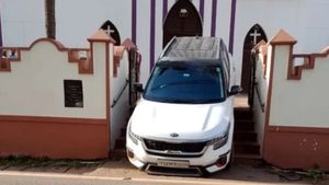 பார்த்தவுடன் கூகுள் மேப் மீதுதான் தப்புனு தோணும்... பல லட்ச ரூபாய் கொடுத்து கார் வாங்கியவருக்கு இது தெரியலயே!!