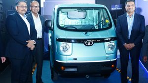 எத்தனை பேரது வாழ்க்கையை புரட்டி போட போகுதோ... வெறும் ரூ.3.99 லட்சத்தில் புதிய டாடா ஏஸ் வாகனமா?