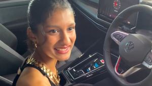 அப்பா எம்.எல்.ஏ... வீடு முழுக்க காஸ்ட்லீயான கார்கள்! 18 வயசு எப்போ ஆகும்னு காத்துக்கிட்டு இருந்தார் போல!!