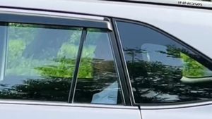 மோடிக்கு முன்னால கால் மேல கால் போட்டு உக்காந்து பேச கூடியவர்! ஆனா கொஞ்சம் கூட பந்தா இல்லாம சாதாரண கார்ல போறாரு