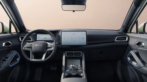 கம்மி விலையில் இவியை களம் இறக்கும் சீன நிறுவனம்! இனி டெஸ்லா எல்லாம் ஓரமா போக வேண்டியது தான்! 