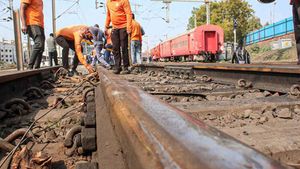 தண்டவாளத்துல ஒரு கி.மீக்கு ஒரு கார்டு மாட்டிட்டாங்க! கவச் 4.0 செயல்பாட்டிற்கு வந்தது! 