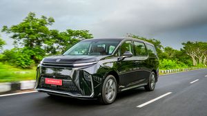 குடும்பத்தில் எத்தனை பேர் இருந்தாலும் ஒன்னா அழைச்சிட்டு போகலாம்! சாலையில் மிதக்கும் மினி சொகுசு கப்பல்!