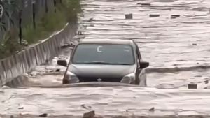 மாருதி ஆல்டோ கார் ஓனர்ஸ் கெத்தா காலரை தூக்கி விடலாம்! இந்த காருக்கு கஸ்டமர்ஸ் ஏன் குவியுறாங்கனு இப்போ புரியுது
