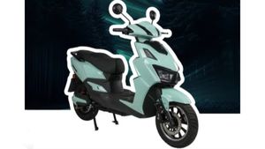 போலீஸ் புடிச்சாலும் இந்த ஸ்கூட்டரை ஓட்ட லைசன்ஸ் காட்ட தேவையில்ல!! மணிக்கு 25கிமீ வேகத்தை தாண்டாது!