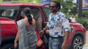 என்ன தவம் செஞ்சிபுட்டோம், அண்ணன் தங்கை ஆகிப்புட்டோம்... ஷோரூமில் 4 கார்களை லைனா நிறுத்தி வெச்சது இதுக்குதானா?