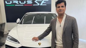 இதுக்கு அப்புறம் எத்தனை பேர் வேணுமானாலும் வாங்கலாம்... ஆனால் இவர்தான் முதல் கார் கஸ்டமர்!