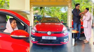 இப்படி ஒரு புருஷன் கிடைக்க குடுத்து வச்சிருக்கனும்! கல்யாண நாளுக்கு இவ்வளவு காஸ்ட்லி கார் பரிசா? 