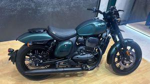 பைக்கை பார்த்ததுமே புக் பண்ண கை துடிக்குது! இந்த விலை எல்லாம் இப்போ ரொம்ப சாதாரணம் ஆகிடுச்சு!