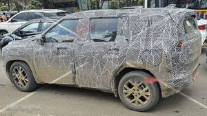 லாரிக்கு இணையான நீளம்... 25 வருஷத்துக்கு பின் மீண்டும் அதே தோற்றத்தில் வந்துட்டனு சொல்லு!