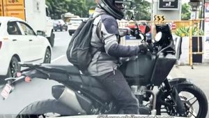 சென்னை ரோட்டில் இந்த பைக்கை பார்த்ததும் எல்லாருக்கும் செம்ம ஷாக்! ஆலையை விட்டு எதுக்கு வெளியே வந்துச்சு!