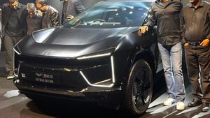 பண்டிகையில் புது கார் வாங்கும் செண்டிமெண்ட் இருக்கும் வரை இது மாறாது! எப்போ எப்போனு காத்துனு இருந்தாங்க போல!